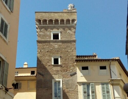 Palazzo Scapucci e la leggenda della Torre della scimmia