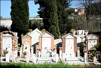 La storia del piccolo cimitero all’ombra di via Portuense
