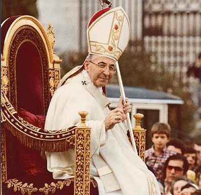 Muore nel mistero Papa Giovanni Paolo I: il Pontificato del Cardinale Albino Luciani dura solo 33 giorni