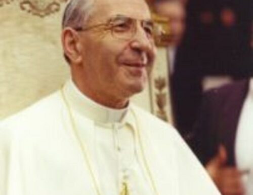È la prima udienza generale di Papa Giovanni Paolo I: dialogherà sull'umiltà con un chierichetto