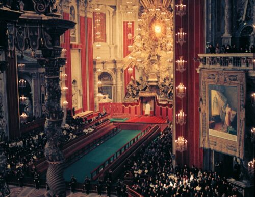 Il Concilio Ecumenico Vaticano II giunge alla terza fase, e la Chiesa cattolica entra nella modernità