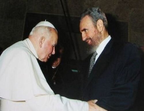 Storico incontro in Vaticano tra Papa Giovanni Paolo II e il leader comunista cubano Fidel Castro