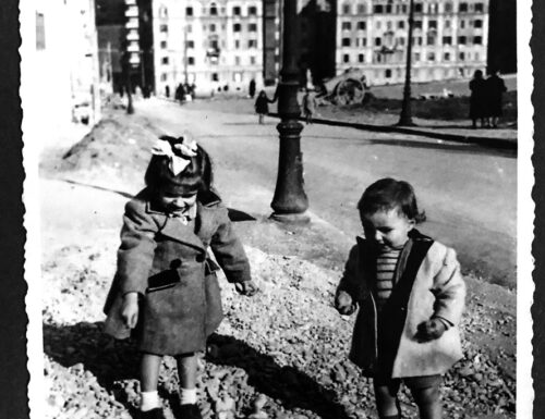 Primi, anni '40: due bambini e i loro giochi con i sassi nel quartiere Africano