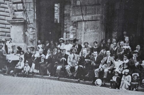 Anni Venti, foto di gruppo al ristorante di via Pietro Cavallini