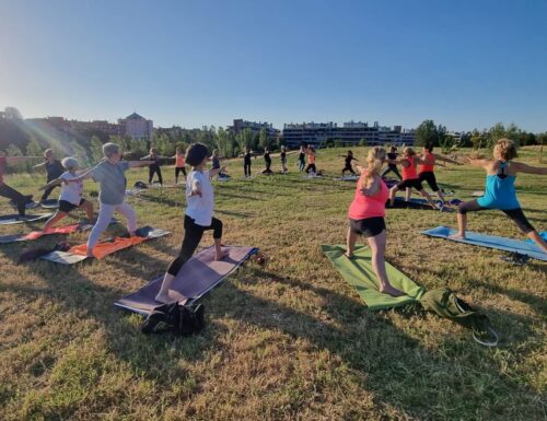 Corsi di yoga al Parco delle Sabine. E al termine delle lezioni si innaffiano le piante
