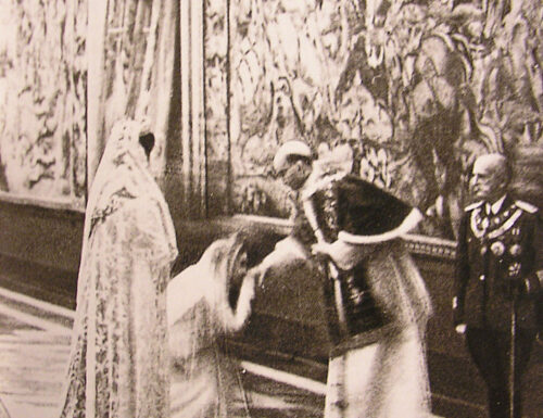 Pio XII è il primo Papa, dopo Porta Pia, a visitare il Re al Quirinale