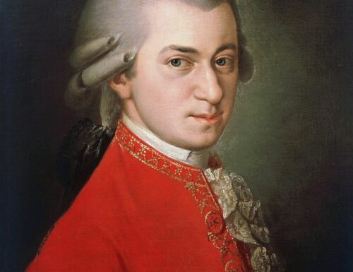 Mozart giunge a Roma. Appena adolescente incanta la nobiltà con i suoi concerti e “ruba” i segreti del Miserere di Allegri