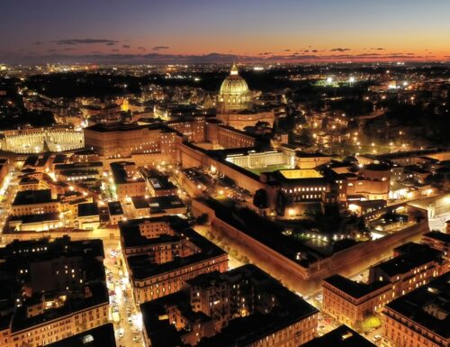 Notti magiche a Roma: scatti mozzafiato dal Colosseo a San Pietro