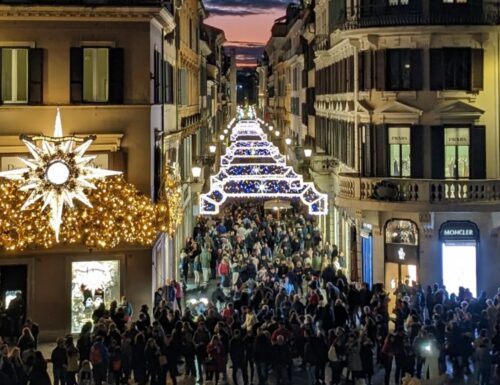 Da via del Corso a La Rinascente: Roma è un tripudio di luci