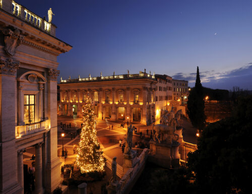 Tra stelle e luci delle Feste, la notte a Roma è una magia (social)
